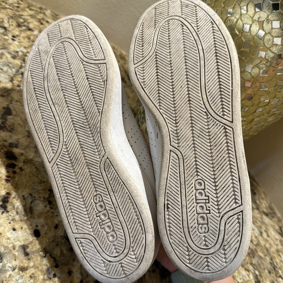 Adidas Women’s Casual White Tennis Shoes Size 8.5 - Picture 3 of 3